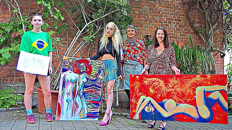 Sofia, &bdquo;Alice&ldquo;, Martin Ludwig und &bdquo;Angschy&ldquo; freuen sich &uuml;ber ihre erste gemeinsame Ausstellung.Heike Sch&uuml;lein