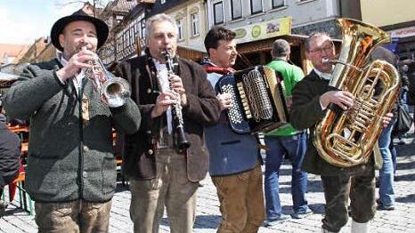Die Wiesenttaler Musikanten aus der Fränkischen Schweiz sorgten für gute Stimmung.