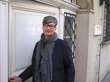 Andrea Kerby-Schindler auf dem Weg ins Ämtergebäude. Die neue Citymanagerin hat Betriebswirtschaft mit den Schwerpunkten Tourismus und Marketing studiert.Ulrike Nauer