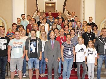 Die Feuerwehr aus Kauernhofen im Maximilianeum: Der j&uuml;ngste Besucher war der einj&auml;hrige Leon (links im Bild).  Foto: PR