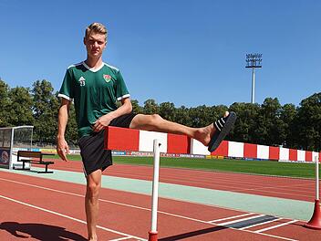 Aufw&auml;rmen f&uuml;r Aschaffenburg: Pius Kr&auml;tschmer will mit dem FC 05 die Serie von zuletzt drei Regionalliga-Siegen in Folge fortsetzen.  Foto: Michael Bauer