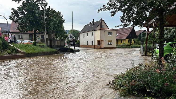 Unwetter in Lichtenfels "von unglaublichem Ausmaß": Straßen in reißende Bäche verwandelt