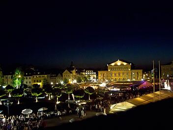 Malerisch: die erste Nacht des diesjährigen Schlossplatzfestes in CoburgFoto: Jochen Berger