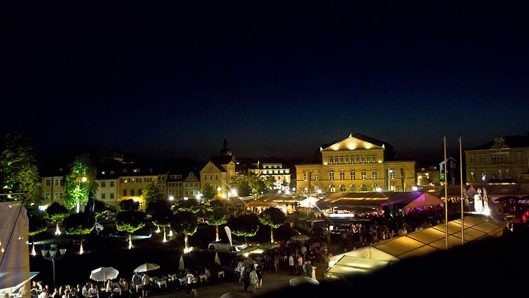 Malerisch: die erste Nacht des diesjährigen Schlossplatzfestes in CoburgFoto: Jochen Berger