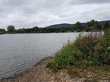 Unglaubliches Glück im Unglück hatte ein 63-Jähriger, der im Sander Baggersee am Samstag fast ertrunken wäre: Ein 27-Jähriger holte den Mann zusammen mit zwei weiteren Helfern aus dem Wasser.Eva Hußlein