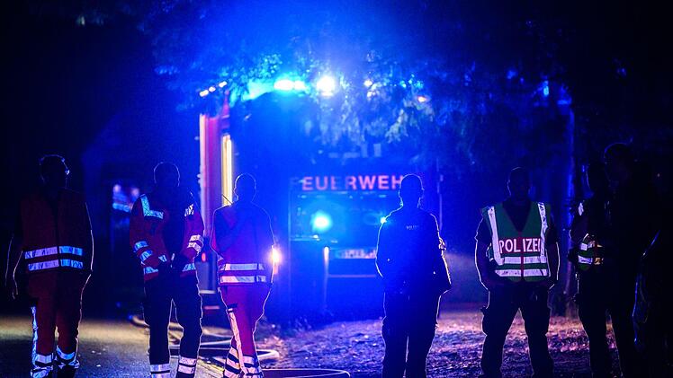 Feuer in einem Parkhaus in Roth: Zwei Mädchen haben den Brand absichtlich gelegt. Symbolfoto: Mohssen Assanimoghaddam/dpa