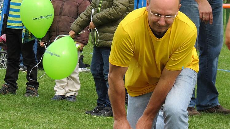 Zweiter Bürgermeister Thomas Lesch (SPD) ging beim Herbstfest 2015 für das Team "Horeb" bei der Stadtteilolympiade an den Start. Foto: Stadt Rödental