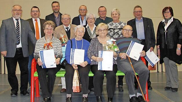 Gleich mehrere Mitglieder des VdK-Ortsverbandes Ebersdorf-Frohnlach standen zur Ehrung für zehn- bis 30-jährige Verbandstreue an.