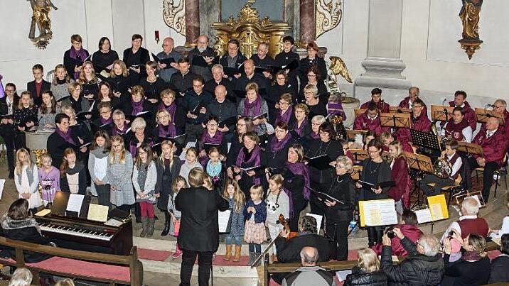 Am ersten Adventssonntag findet in der Andreaskirche ein festliches Adventskonzert mit den Chören des Gesangvereins Eintracht Wonfurt, der Blaskapelle Wonfurt sowie einigen Instrumentalisten statt.  Foto: ul/Archiv