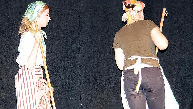 Schüler zeigten in dem Stück "Schule - Deine Zukunft" Szenen aus dem Alltag. Foto: Dieter Britz