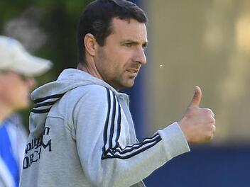 Coach Christian Springer und die SpVgg Jahn Forchheim sehnen den Bayernliga-Auftakt am Samstag beim TSV Aubstatd herbei.  Foto: Archiv