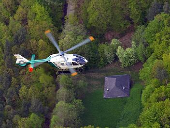 Kreis Bayreuth: Bei seinem Fluchtversuch über die A9 raste ein 26-Jähriger auf einen Polizisten zu, die Beamten schossen - nun ermitteln sie wegen versuchten Mordes. Symbolbild: Ronald Rinklef