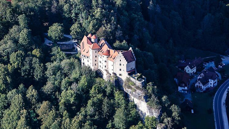 Die Burg Rabeneck aus der Vogelperspektive Foto: Matthias Hoch