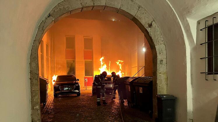 Coburg: Auto von OB angezündet - Ermittlungen zu Brandstiftung am Rathaus abgeschlossen