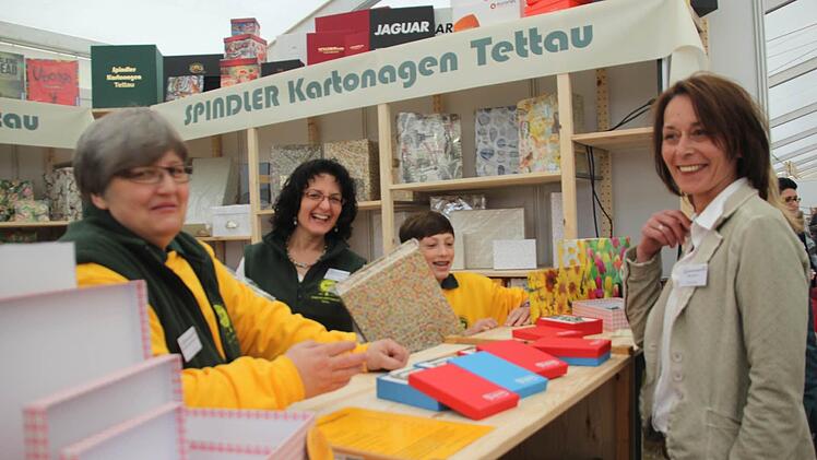 Am Stand von Spindler-Kartonagen