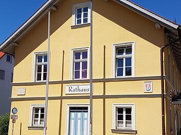 Der Kampf um das Pretzfelder Rathaus hat begonnen. Foto: Carmen Schwind