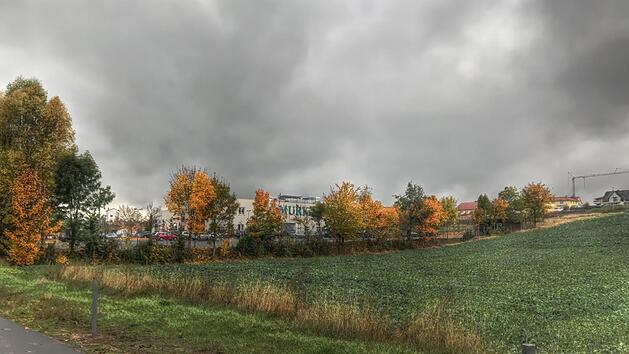 Dunkle Wolken über dem Unternehmen Murk. Unter dem Dach ist die Stimmung ebenfalls trübe.  Foto: Michael Busch