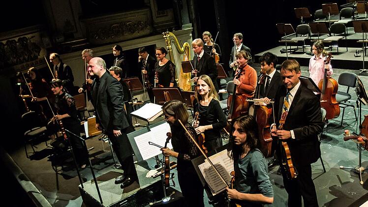 Nach einem Jahr Zwangspause wegen der Corona-Krise fand wieder ein Mitmachkonzert im Landestheater Coburg statt. Gemeinsam mit dem Philharmonischen Orchester musizierten junge Talente aus der Region.Foto: Jochen Berger