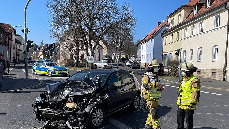 Marktredwitz: Rettungswagen auf Einsatzfahrt verunglückt