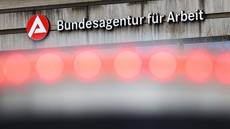Nürnberg: "Durch den Krieg gebremst" - Das ist die aktuelle Arbeitsmarktentwicklung