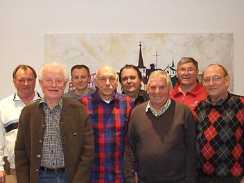 Die neu gewählte Vorstandschaft des DGB-Ortsverbandes Ramsthal (v. li.): Herbert Greubel (2. Vors.), Leo Brand, Andreas Schmitt, Xaver Kerber (Vorsitzender), Gerhard Klamet (DGB-Kreisvorsitzender), Heinz Schmitt, Ernst Ziegler (Schriftführer) und Fred Back. Foto: Andreas Lomb