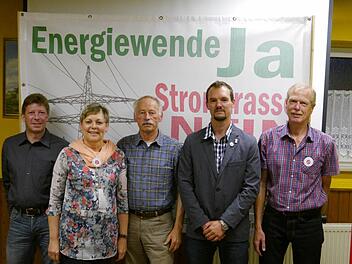 Der Vorstand der Bürgerinitiative "Ortsteile Schondra gegen SuedLink" wurde bei der Neuwahlen im Amt bestätigt. Er setzt sich zusammen aus: (v.l.): 2. Vorsitzender Jochen Knüttel; Kassiererin Petra Vogler, Beisitzer Oswald Türbl, Schriftführer Florian Karges und 1. Vorsitzender Reiner Morshäuser (es fehlt Beisitzer Roland Wiegand). Foto: Oswald Türbl