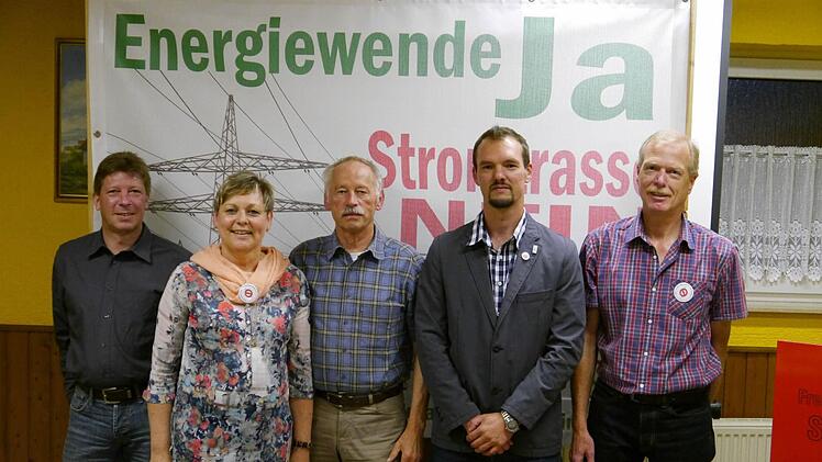 Der Vorstand der Bürgerinitiative "Ortsteile Schondra gegen SuedLink" wurde bei der Neuwahlen im Amt bestätigt. Er setzt sich zusammen aus: (v.l.): 2. Vorsitzender Jochen Knüttel; Kassiererin Petra Vogler, Beisitzer Oswald Türbl, Schriftführer Florian Karges und 1. Vorsitzender Reiner Morshäuser (es fehlt Beisitzer Roland Wiegand). Foto: Oswald Türbl