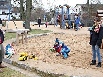 Der neue Spielplatz in Medbach ist immer gut besucht.  Foto: Andreas Dorsch