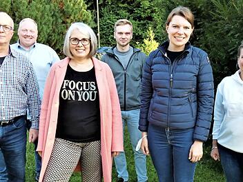 Melanie Schieber wird künftig als Nachfolgerin von Stephan Heckel-Michel den CSU-Ortsverband Ködnitz führen. Im Bild (von links) Stephan Heckel-Michel, Stefan Ott, Melanie Schieber, Maximilian Wirz, MdB Emmi Zeulner und stellvertretende CSU-Kreisvorsitzende Doris Leithner-Bisani