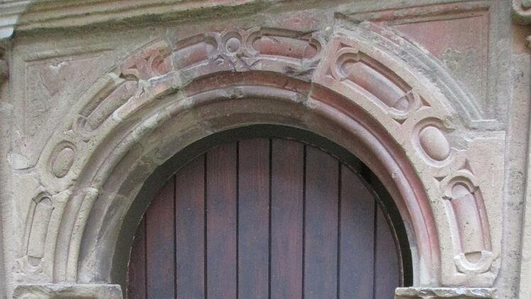 Das Portal zum Küchentrakt und zum Café auf der Trimburg ist wieder hergestellt und präsentiert sich als historisch seltenes Kleinod. Foto: Winfried Ehling