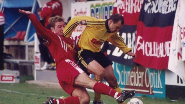 Frank Kramer grätscht gegen Armin Störzenhofecker. Foto: Timo Stöhr