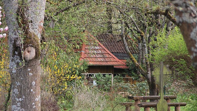 Eine Idylle am Rande der Altstadt: Der Novizengarten mit dem Bienenhaus im Hintergrund. Heike Beudert