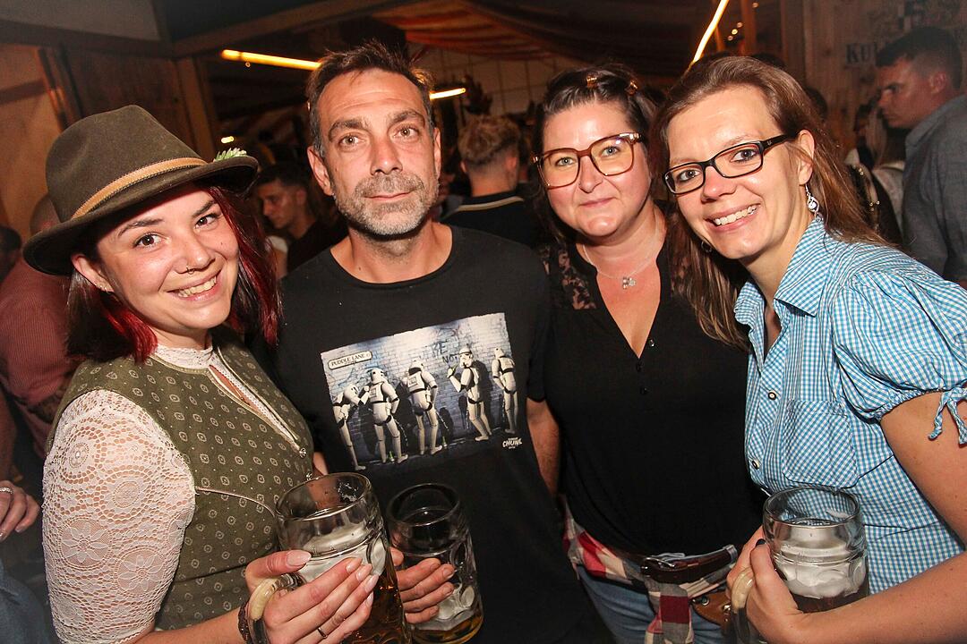 Tanzen, Feiern, Mitsingen &ndash; bayerische Partystimmung bis Mitternacht.