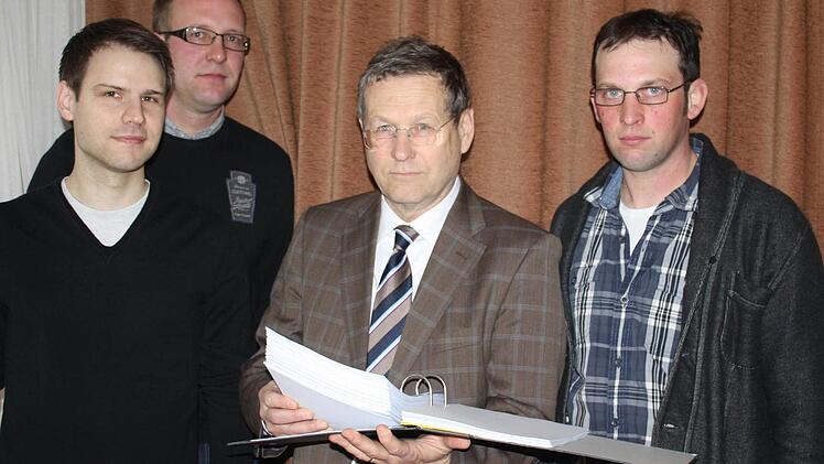 Markus Schmitz, Otto Heimbucher, Thomas Pfeiffer (ESG, Mailach), im Hintergrund Christan Ochs (ESG Demantsfürth)  Foto: Sonja Werner