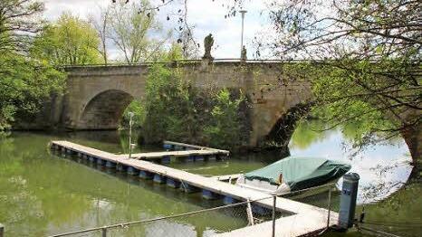 Die Regnitzbrücke aus dem 18. Jahrhundert, vom Anlegegplatz Forchheim aus gesehen Foto: Martin Rehm