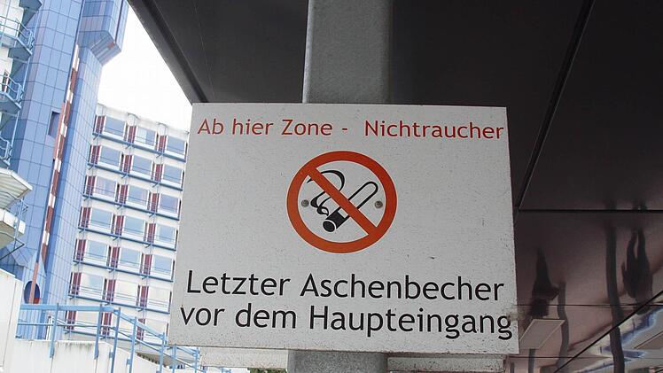 Weg mit dem Glimmstengel! Rauchen ist im Klinikum streng verboten.  Foto: Sozialstiftung Bamberg