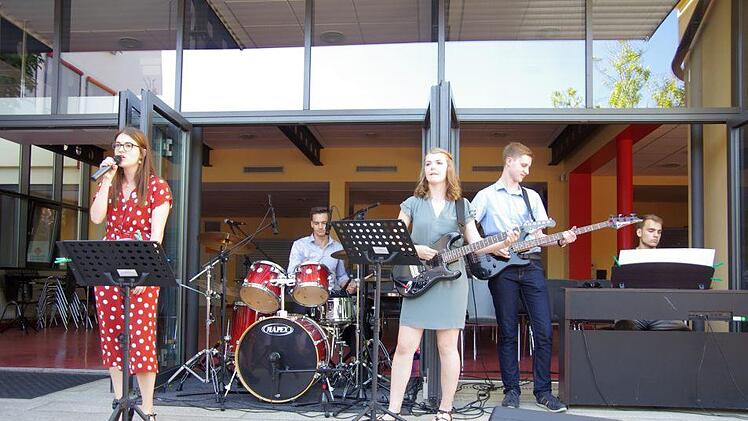Die Musik zur Abifeier gab es von dieser Band. Foto: Klaus Werner