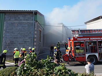 Acht Freiwillige Feuerwehren waren im Einsatz.     Foto: Karl Holzberger