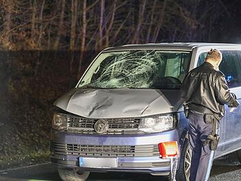 F&uuml;rth: 15-j&auml;hriger Radfahrer von Kleinbus erfasst