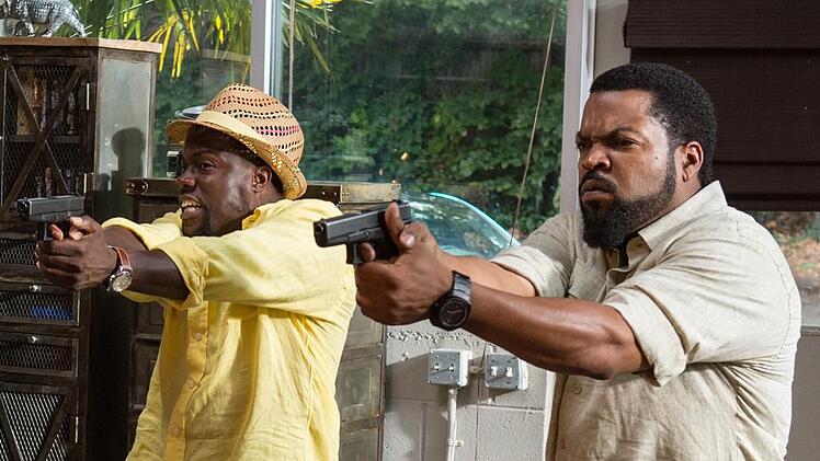 Ben (Kevin Hart, links) muss von seinem erfahrenen Kollegen James (Ice Cube) erst noch lernen, wie man sich in brenzligen Situationen cool verh&auml;lt.