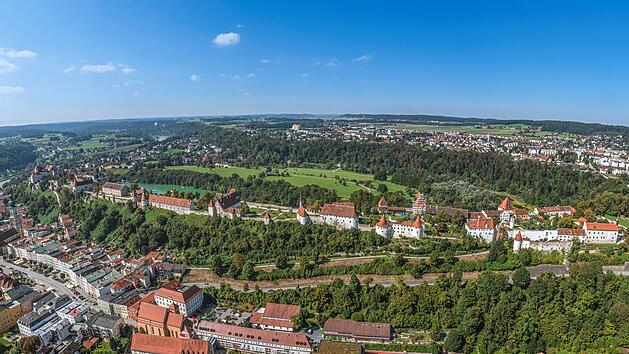 Burghausen: Hier thront die l&auml;ngste Burg der Welt &uuml;ber der Salzach