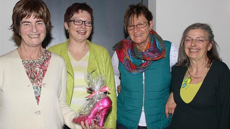Der wiedergewählte Vorstand mit Dagmar Voßkühler, Margret Löther, Brigitte Zalder und Claudia Dündar geht lachend in die nächste Amtszeit.  Foto: G. Bauer