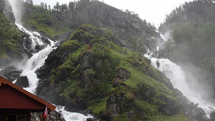 Norwegen ist reich an faszinierenden Wasserfällen Foto: Klaus Hümmer