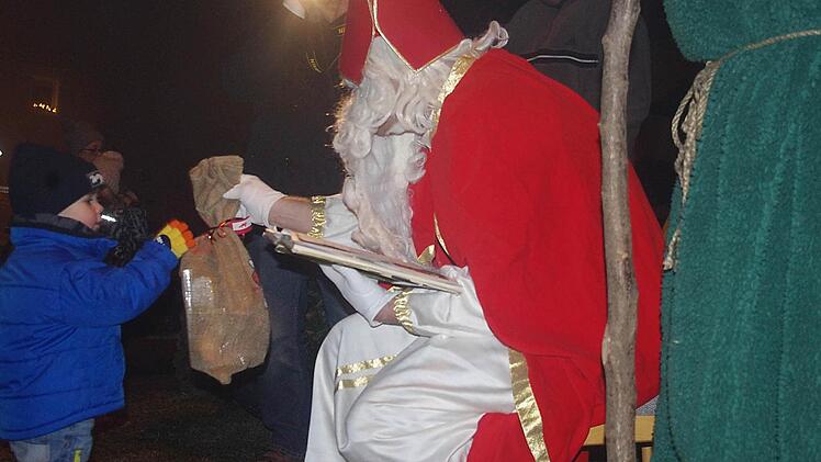 Ein großes Geschenk für den kleinen Noah.  Foto: Heike Schülein