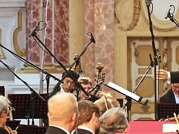 Gerd Schaller spielt Bruckner in der Ebracher Klosterkirche ein.  Foto: Mile Cindric