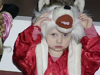 Vor diesem bösen Wolf beim Kinderfasching in Aura hat niemand Angst. Winfried Ehling