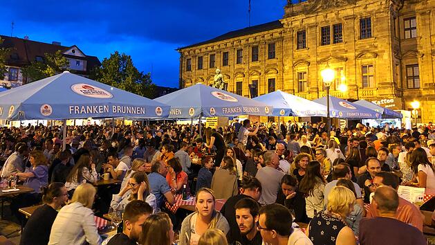 Erlangen: 6. Weinfest am Schlossplatz - Stadt l&auml;dt zu Weingenuss und Live-Musik ein