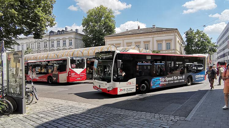 Stadtbusse im Sommer am Bamberger ZOB