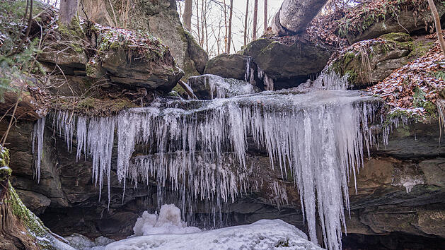 Wasserf&auml;lle in Fr&auml;nkischer Schweiz eingefroren "meterlange Eiszapfen"