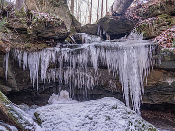 Wasserfälle in Fränkischer Schweiz eingefroren "meterlange Eiszapfen"